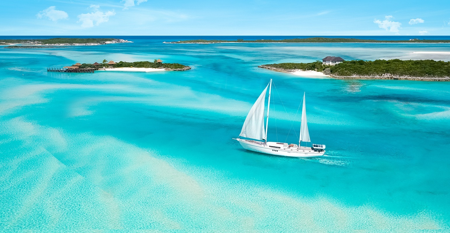 Turquoise Caribbean water and tropical islands in the Bahamas
