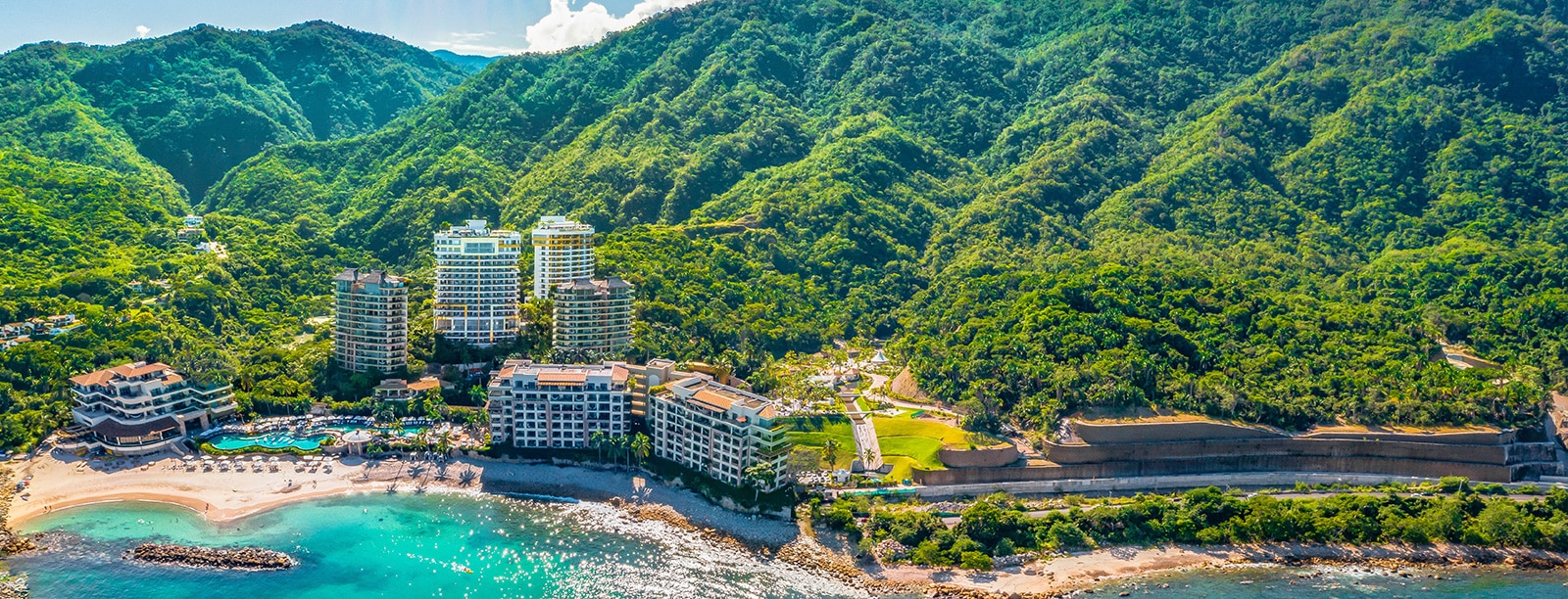 Official Delta Vacations all-inclusive resort dining imagery