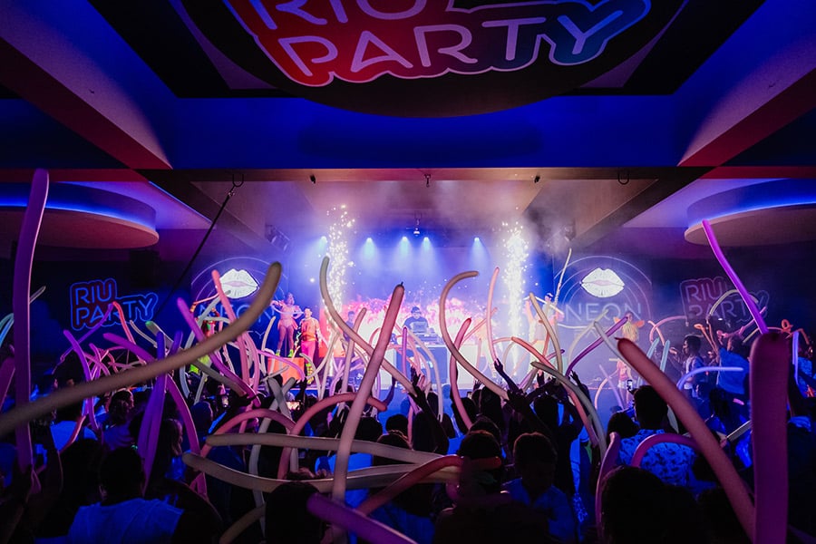 Official RIU resort experience: RIU Party Events