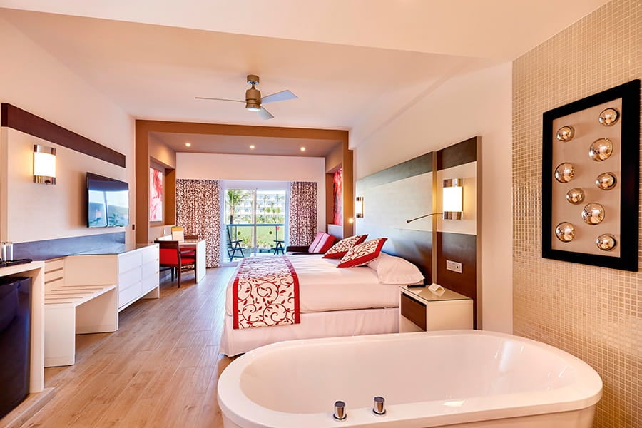 Official RIU Hotels & Resorts Standard & Deluxe Rooms