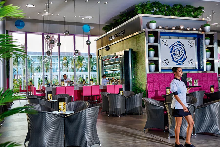 Official RIU Hotels lounge bar and beverage service