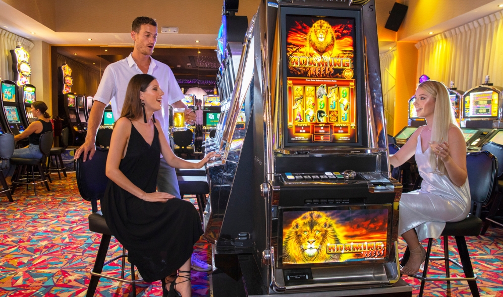 Official Royalton resort experience: Sports, Entertainment & Casino Options