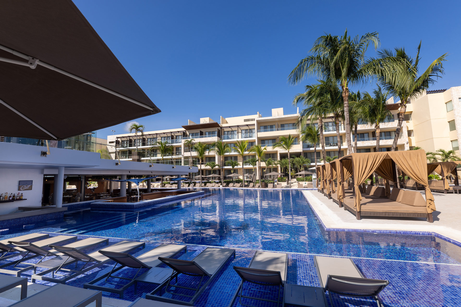 Official Royalton Resorts Swim-Out & Oceanfront Suites