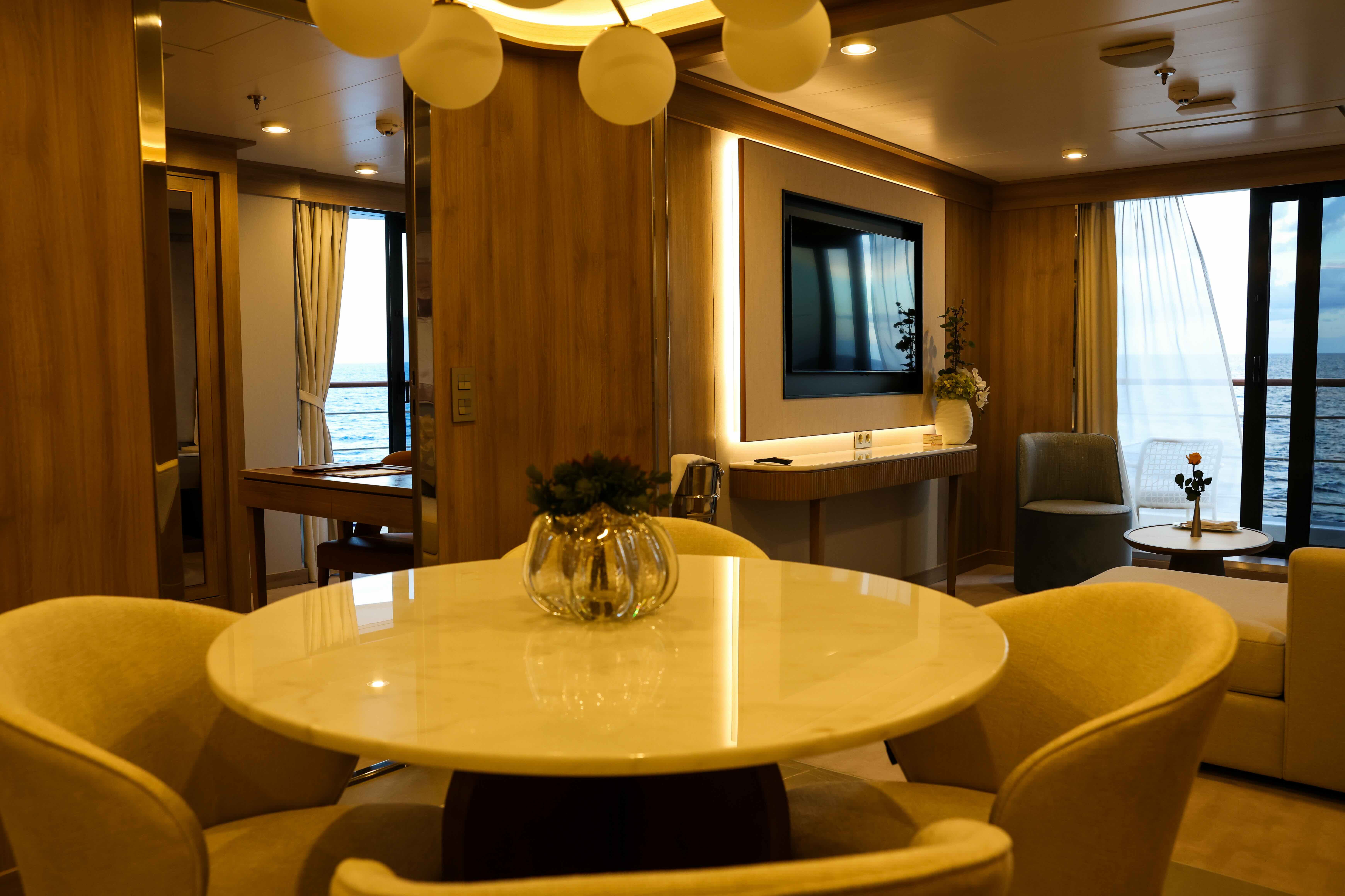 South Pacific accommodation: Luxury Private-Island Resorts