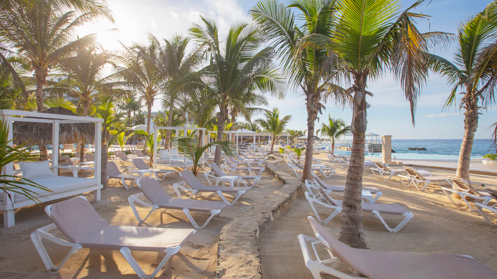 Official Sunwing vacation traveler profile: Best for Canadian Travelers Seeking Package Convenience